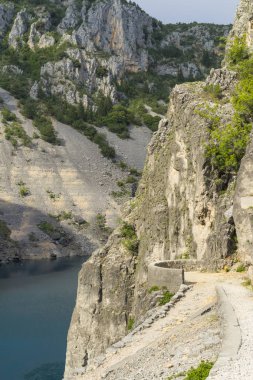 Mavi göl Imotski Hırvatistan, çok büyük ve derin Düden Dalmaçya dağlarda güzel doğa ve manzara fotoğrafı.