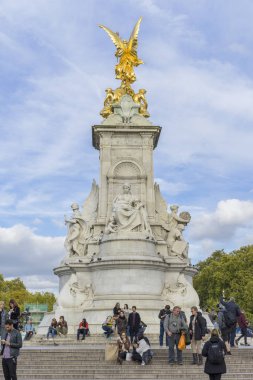 mavi gökyüzü arka plan üzerinde heykel yakın çekim 