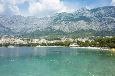 Makarska, Hırvatistan, 28 Mayıs 2018, güzel güneşli bir günde eski şehir, Nice açık havada Dalmaçya popüler turistik kentin. 