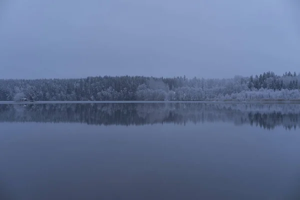 Wunderschöne Natur Und Landschaftsaufnahme Des Blauen Abenddämmerungsabends Katrineholm Schweden Skandinavien — Stockfoto