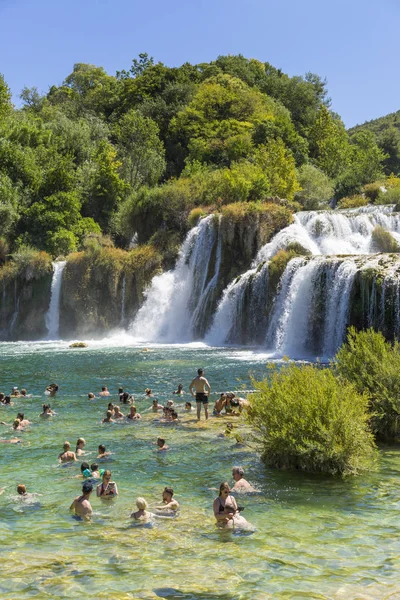 Nationale Park Krka Kroatië Augustus 2017 Mensen Zwemmen Water Sluit — Stockfoto