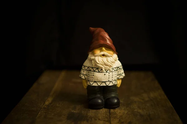 Kleine Gnome Figuur Tafel — Stockfoto