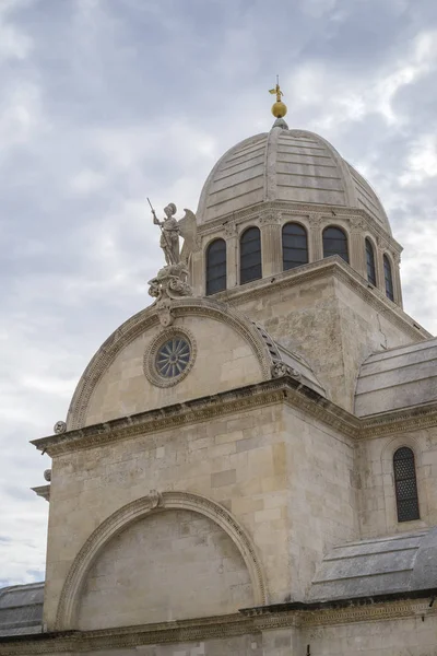 Sibenik Hırvatistan, 10 Eylül 2017, şehir, güzel güzel eski kilise ve cathedral St. James kentin mimarisini güzel sonbahar günü