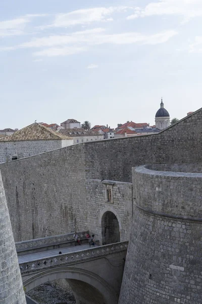 gündüz antik taşlı mimari görünümü