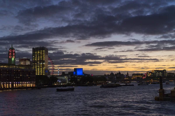 Alacakaranlıkta Geleneksel Mimarisi Ile Londra Şehir Manzarası — Stok fotoğraf