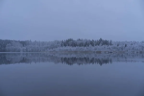 Wunderschöne Natur Und Landschaftsaufnahme Des Blauen Abenddämmerungsabends Katrineholm Schweden Skandinavien — Stockfoto
