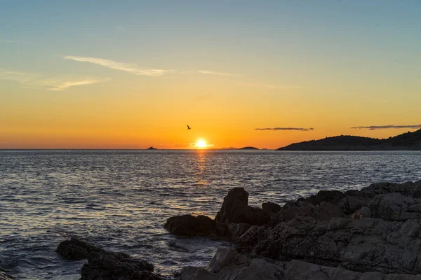 Güzel gün batımı Hırvatistan Avrupa'nın Adriyatik Denizi.