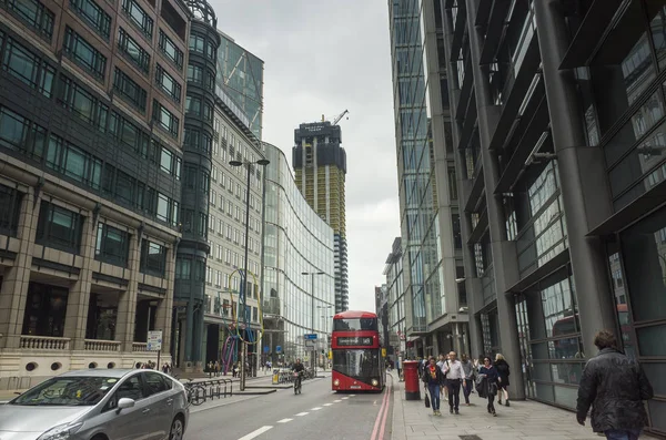 Camden Town Londra Büyük Britanya, 13 Ekim 2017, insanlar ve sokak, güzel açık havada resim şehir trafik