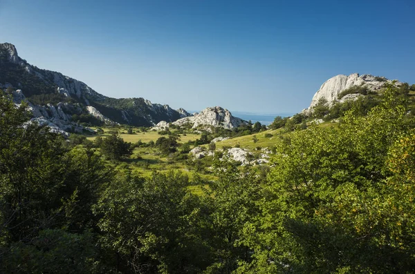 Paklenica Velebit Hırvatistan. Dalmaçya dağlarda güzel doğa ve manzara fotoğraf. 