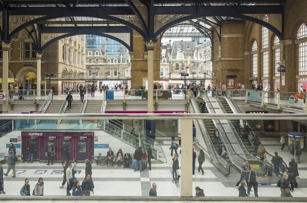 London Storbritannien Oktober 2017 Waterloo Centralstation Trevlig Arkitektur Och Många — Stockfoto