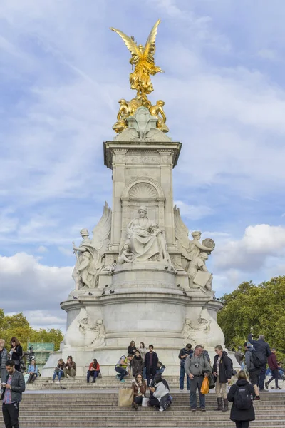 mavi gökyüzü arka plan üzerinde heykel yakın çekim 