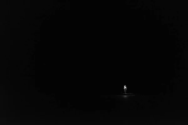 Man Standing Outdoor Night Forest Shining Flashlight Dark Sky Trees — Stock Photo, Image