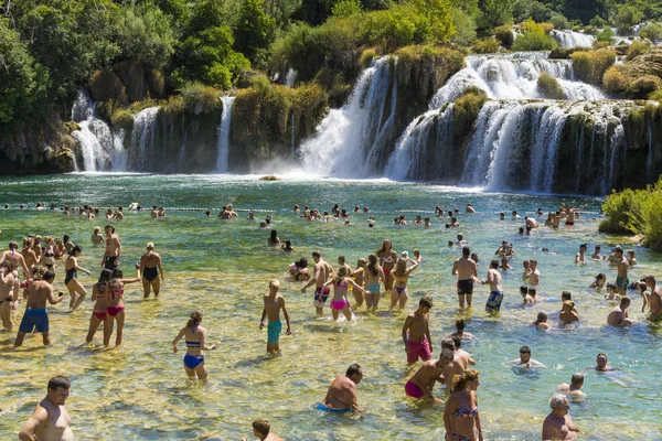 Nationale Park Krka Kroatië Augustus 2017 Mensen Zwemmen Water Sluit — Stockfoto