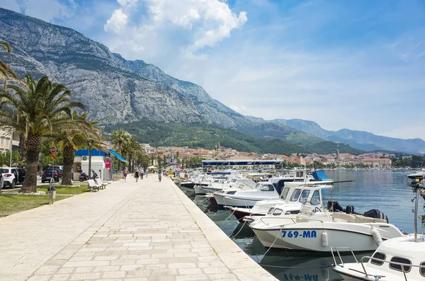 Split, Hırvatistan, 21 Mayıs 2018, güzel güneşli bir günde eski şehir, Nice açık havada popüler turistik şehir. Liman tekneler ve mavi gökyüzü ile.