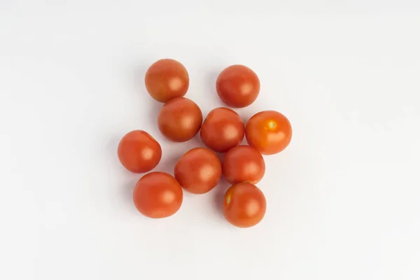 Rode Smakelijke Biologische Kleine Tomaten Witte Achtergrond Details Van Nice — Stockfoto