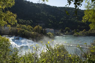  şelale Krka Milli Parkı Hırvatistan Avrupa'da. Güzel güneşli yaz gün. 
