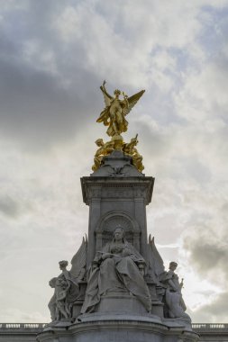 Victoria Anıtı, Londra İngiltere, 16 Ekim 2017. Buckingham Sarayı, güzel sanat heykel dışında güzel altın heykel