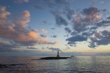 Güzel gün batımı Hırvatistan Avrupa'nın Adriyatik Denizi.