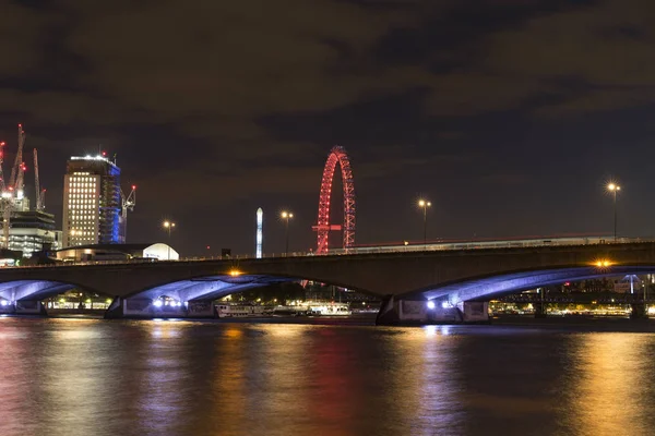 伦敦大不列颠 2017年10月12日 著名的眼睛摩天轮的形象在晚上 尼斯的细节和建筑学在英国 — 图库照片