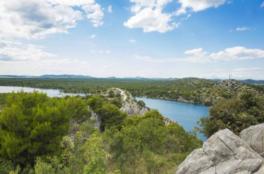 Kanal, St Anthony, Sibenik, Hırvatistan. Güzel güneşli bir günde Dalmaçya, açık havada güzel ve sıcak yaz sezonu manzara fotoğrafı, Adriyatik Denizi.