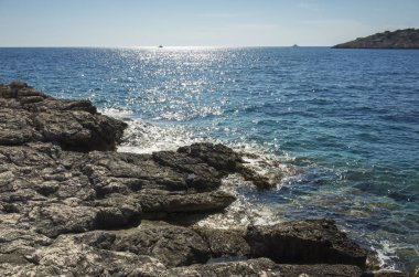 Güzel doğa ve manzara fotoğraf güneşli yaz günü, Dalmaçya, Hırvatistan, Avrupa'nın Adriyatik Denizi. Akdeniz sahilinde güzel açık havada. Sakin, huzurlu ve mutlu resim.