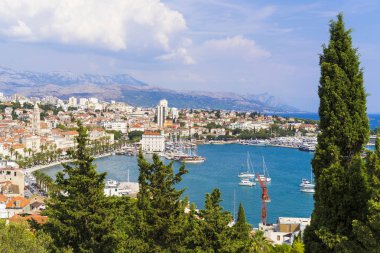 Split, Hırvatistan, 17 Ağustos 2018, güzel güneşli bir günde eski şehir, Nice açık havada Dalmaçya popüler turistik kentin.