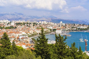 Split, Hırvatistan, 17 Ağustos 2018, güzel güneşli bir günde eski şehir, Nice açık havada Dalmaçya popüler turistik kentin.