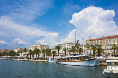 Split, Hırvatistan, 17 Ağustos 2018, güzel güneşli bir günde eski şehir, Nice açık havada Dalmaçya popüler turistik kentin.
