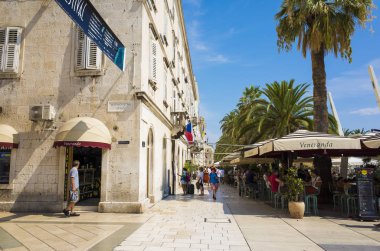 Split, Hırvatistan, 17 Ağustos 2018, güzel güneşli bir günde eski şehir, Nice açık havada Dalmaçya popüler turistik kentin.