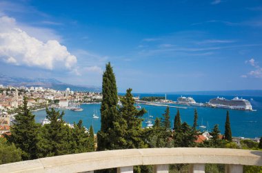 Split, Hırvatistan, 17 Ağustos 2018, güzel güneşli bir günde eski şehir, Nice açık havada Dalmaçya popüler turistik kentin.