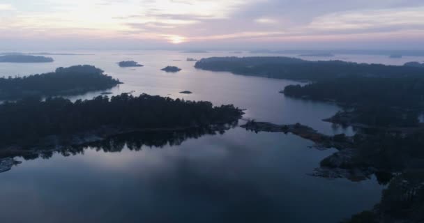 Vista Aérea Del Paisaje Con Lagos Islas Atardecer — Vídeos de Stock