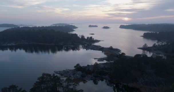 Vista Aérea Del Paisaje Con Lagos Islas Atardecer — Vídeos de Stock