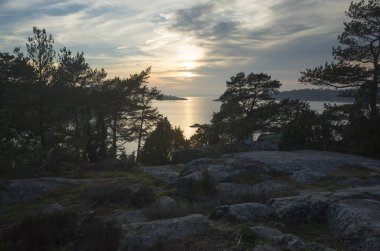 göl manzarasına günbatımı arka plan üzerinde