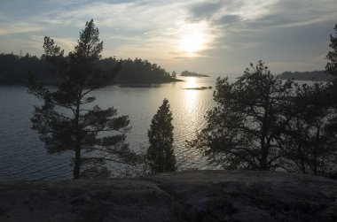 göl manzarasına günbatımı arka plan üzerinde