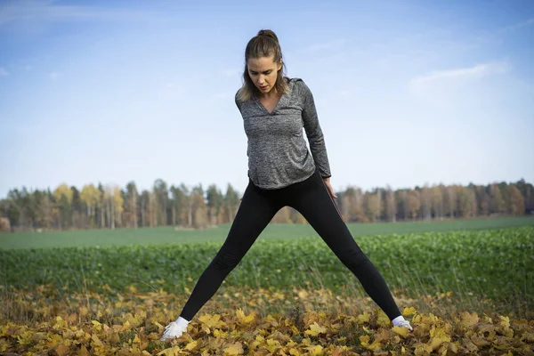 Jeune Femme Vêtements Sport Faisant Exercice Extérieur — Photo