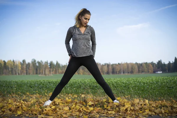 Young Woman Sportswear Doing Exercise Outdoors — Stock Photo, Image