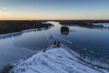 buzlu göl günbatımı zemin üzerine havadan görünümü