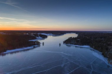 buzlu göl günbatımı zemin üzerine havadan görünümü