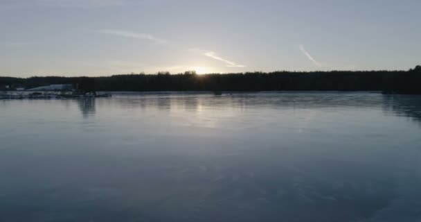 Rörelse Över Iced Lake Sunset Bakgrund — Stockvideo