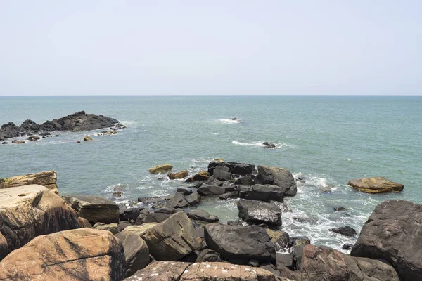 Mer Avec Littoral Rocheux Jour — Photo