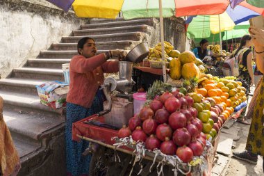 farklı mal ve ürünler ile pazar yeri görünümü