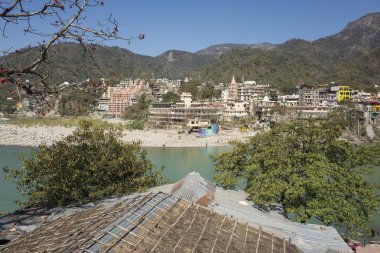 gündüz şehir boyunca akan nehir, Hindistan