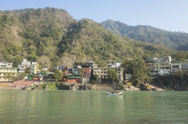 gündüz şehir boyunca akan nehir, Hindistan