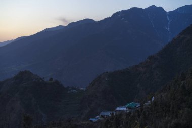 gündüz dağların doğal görünümü