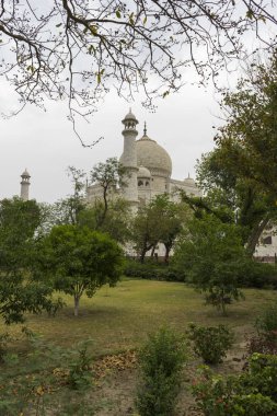 bulutlu gün Tac Mahal görünümü, Hindistan  