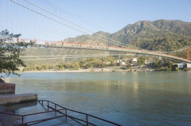 gündüz şehir boyunca akan nehir, Hindistan