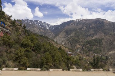 gündüz dağların doğal görünümü