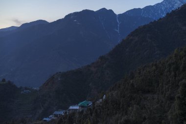 gündüz dağların doğal görünümü