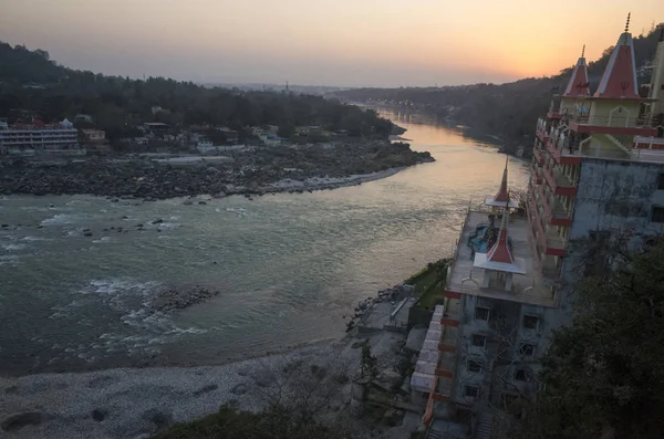 Река Текущая Городу Дневное Время Индия — стоковое фото
