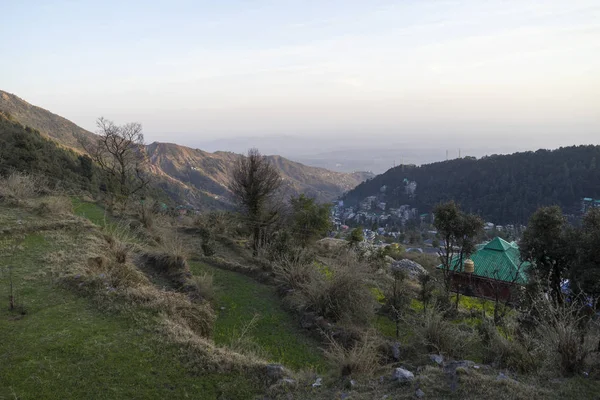 Vista Panorâmica Cidade Nas Montanhas Durante Dia — Fotografia de Stock